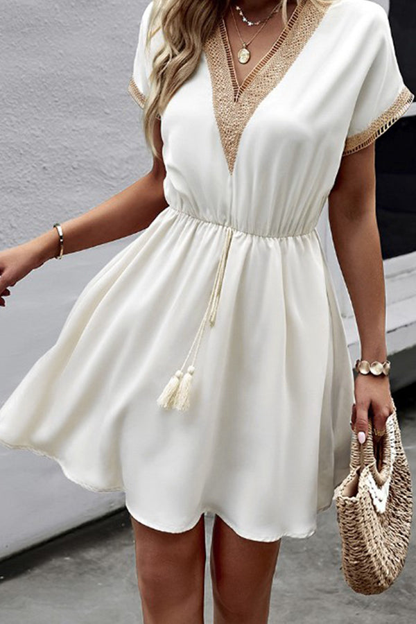 Solid color short-sleeved lace V-neck waist dress